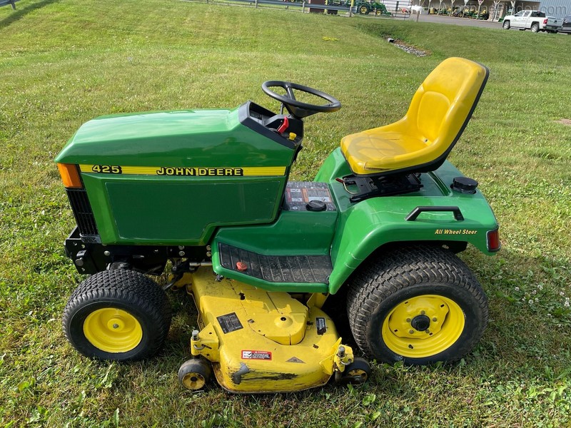 1999 John Deere 425 Lawn Tractor